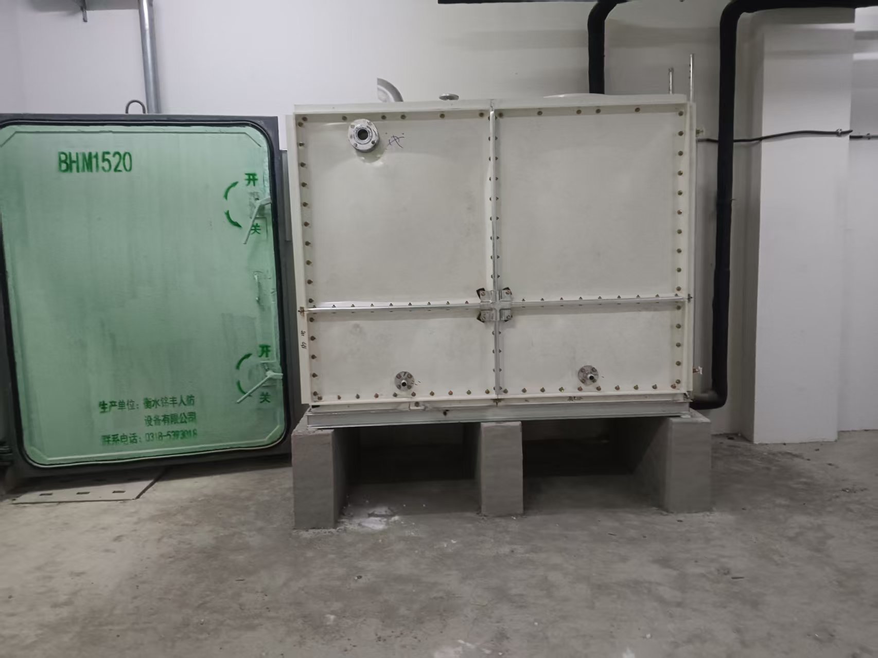 定州天府院不锈钢水箱、玻璃钢水箱安装完毕